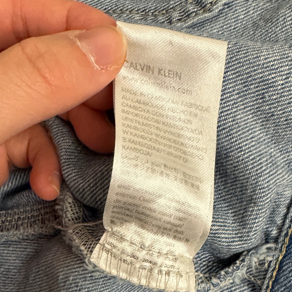 Calvin Klein cropped Denim Jacket - Picture 5 of 6